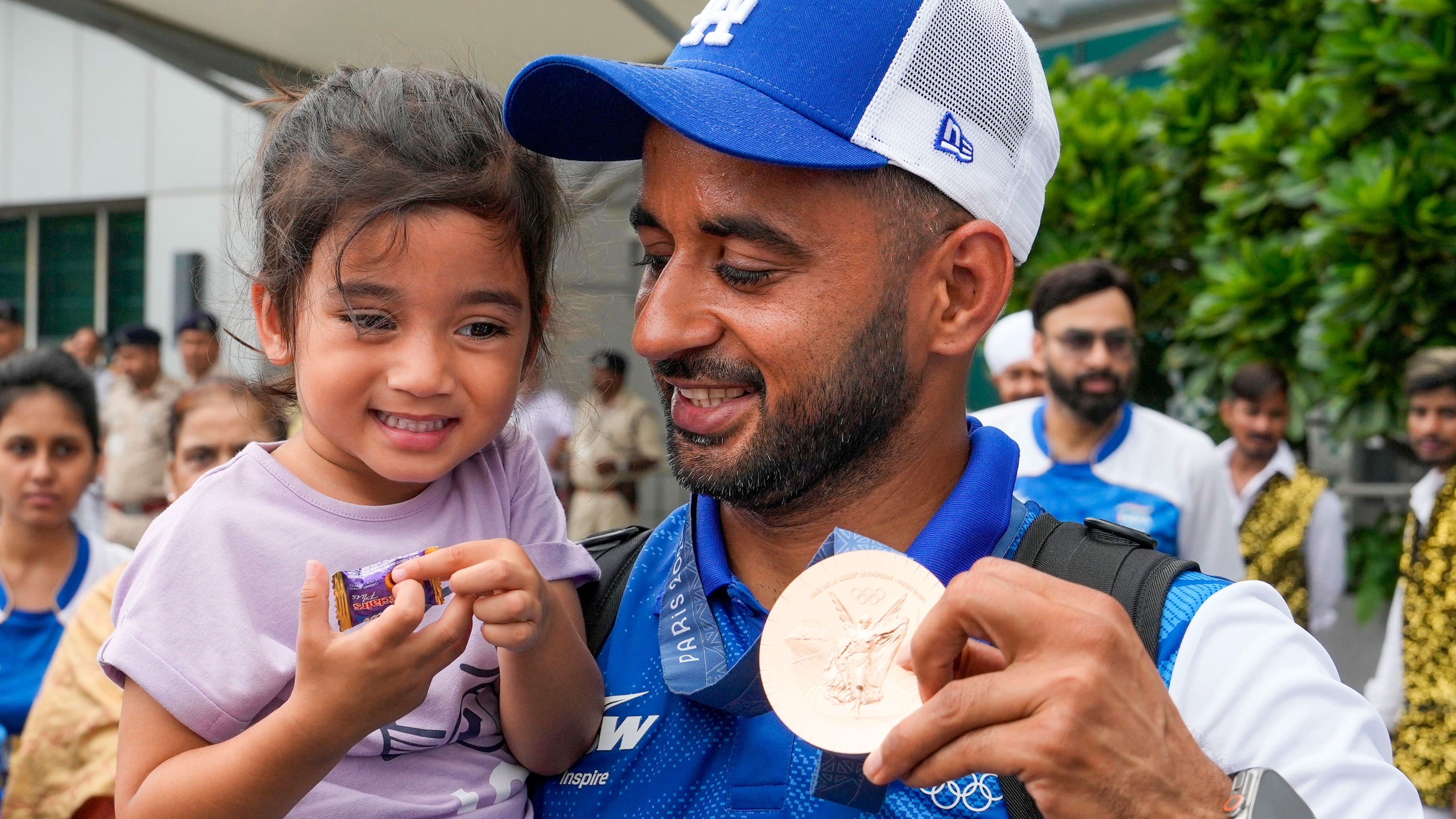 <div class="paragraphs"><p>Indian Hockey player Manpreet Singh with his family on his arrival at the Indira Gandhi International Airport, in New Delhi, Saturday.</p></div>
